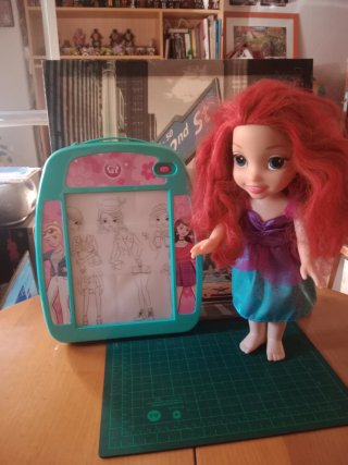 Muñeca Ariel + tableta de Dibujo Girly