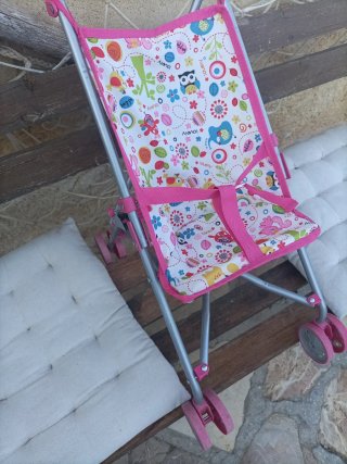 Carrito para muñecas con estampado