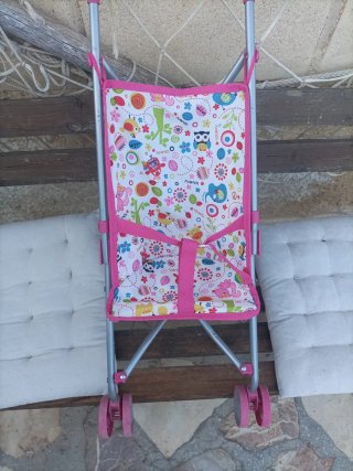 Carrito para muñecas con estampado