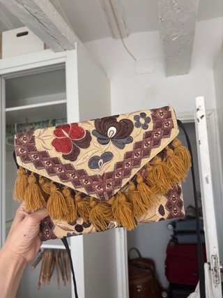 Bolso étnico con flecos