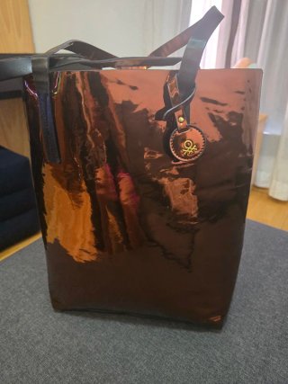 Bolso Tote Efecto Espejo Bronce