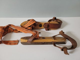 Patines de hielo antiguos para niños