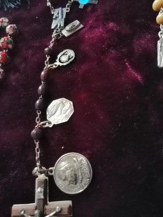 Antichi rosari con perle e collana