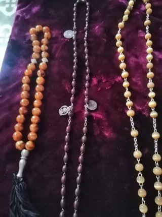 Antichi rosari con perle e collana