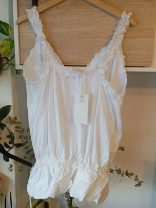 Camiseta Zara blanca volantes