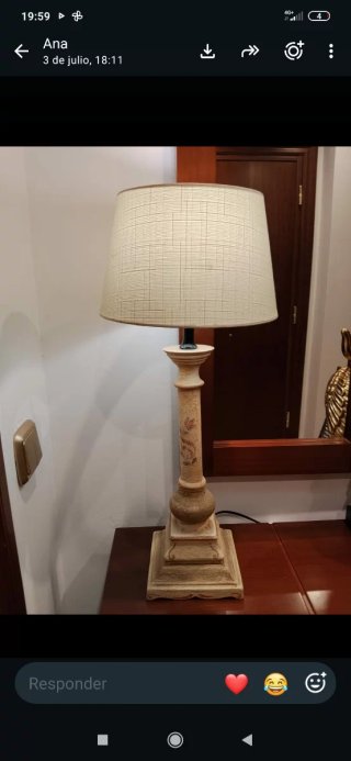 Lámpara de mesa madera beige