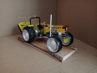 Tractor Massey Ferguson hecho a mano con latas