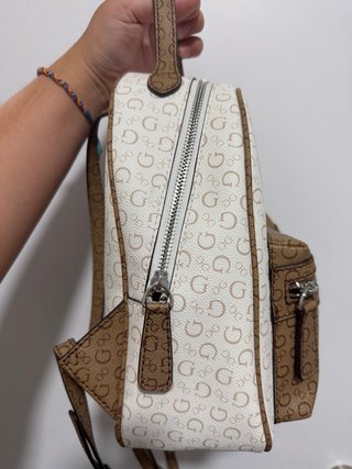 Mochila Guess Beige y Blanca