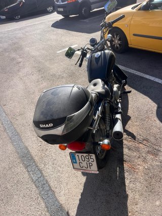 Suzuki GZ250 Cruiser Negra