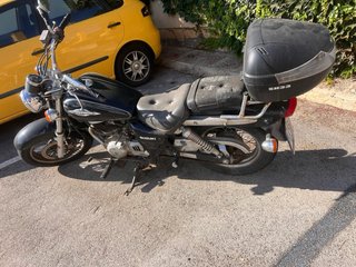 Suzuki GZ250 Cruiser Negra