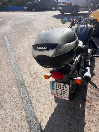 Suzuki GZ250 Cruiser Negra