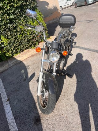 Suzuki GZ250 Cruiser Negra
