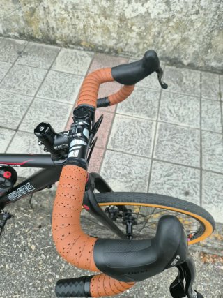 Bicicleta Gravel Negra