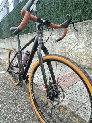 Bicicleta Gravel Negra