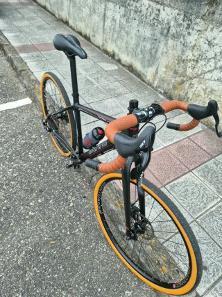 Bicicleta Gravel Negra