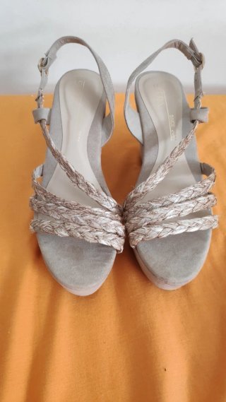 Sandalias cuña Sfera beige