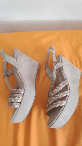 Sandalias cuña Sfera beige