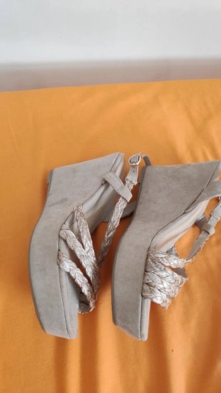 Sandalias cuña Sfera beige