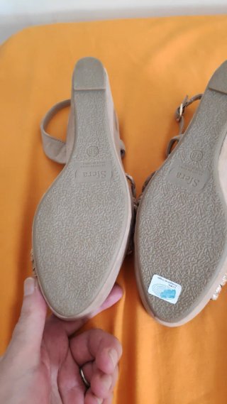 Sandalias cuña Sfera beige