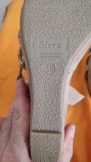 Sandalias cuña Sfera beige