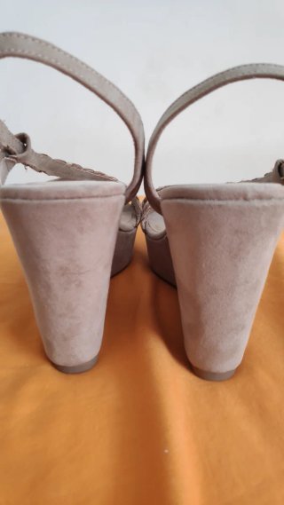 Sandalias cuña Sfera beige