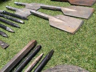 Lote punteros y cinceles para martillo rompedor.