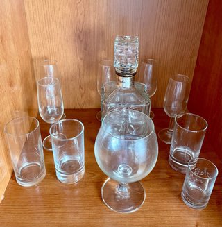 Surtido para bar, colmado o decoración.