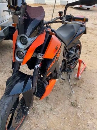 KTM 690 Duke Negra y Naranja Cambio por scooter