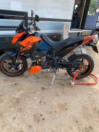 KTM 690 Duke Negra y Naranja Cambio por scooter
