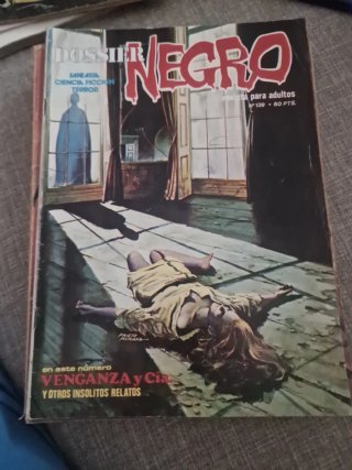 DOSSIER NEGRO. 8 € UNIDAD.
