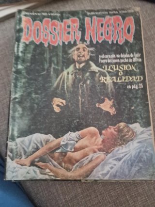 DOSSIER NEGRO. 8 € UNIDAD.