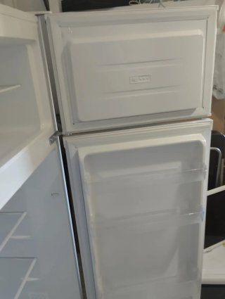 Frigorífico blancode MediaMark costo 280