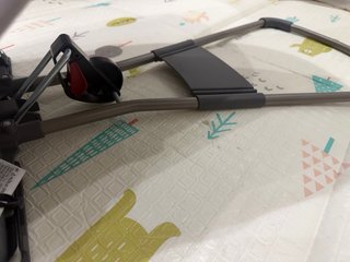 Hamaca BabyBjörn gris con complemento