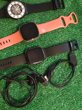 Lote de 5 relojes y auriculares