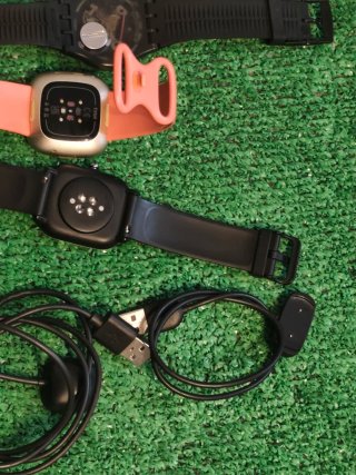 Lote de 5 relojes y auriculares