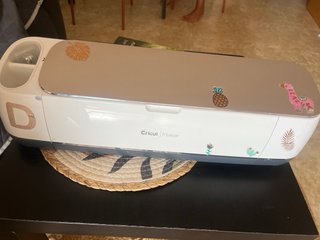 Cricut Maker con 4 tapetes y 2 cuchillas