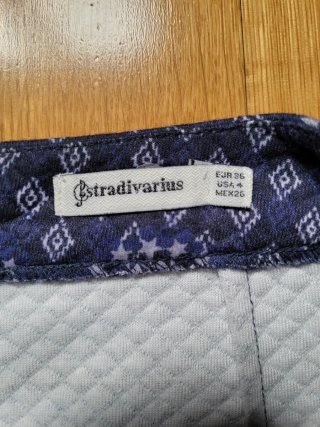 Falda estampada Stradivarius azul