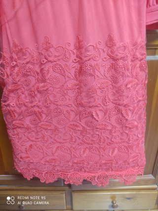 Vestido fiesta rojo con encaje