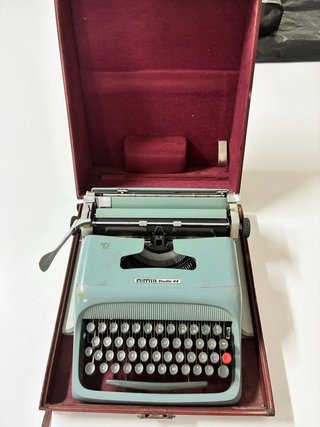 Máquina de escribir Olivetti Studio 44
