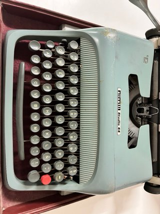 Máquina de escribir Olivetti Studio 44