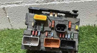 Peugeot 9664055780 caja relés fusibles 207 177298