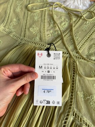 Abito romantico plissettato ricamato con perline Zara