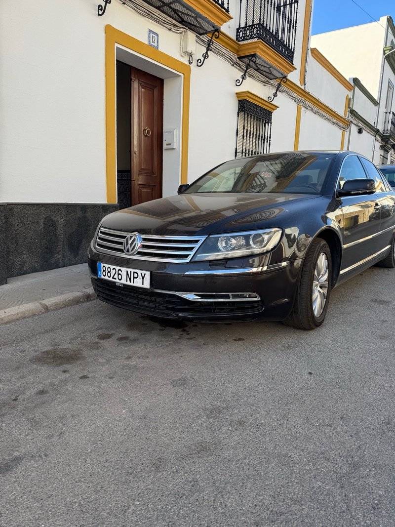 Volkswagen Phaeton 2012 - foto 1