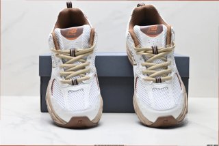 New Balance 530 Blanco y Marrón