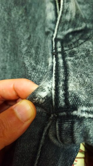 Pantalones grises vaqueros