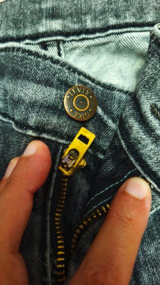 Pantalones grises vaqueros