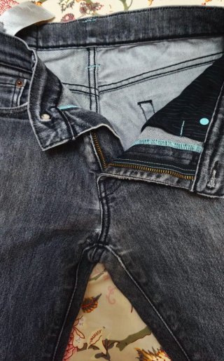 Pantalones grises vaqueros