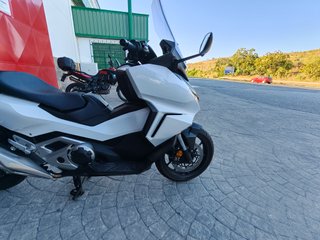 Honda Forza 750 2023 Blanca - 10.000 km
