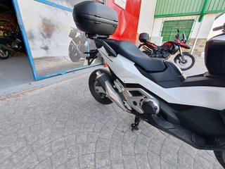 Honda Forza 750 2023 Blanca - 10.000 km