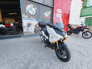 Honda Forza 750 2023 Blanca - 10.000 km